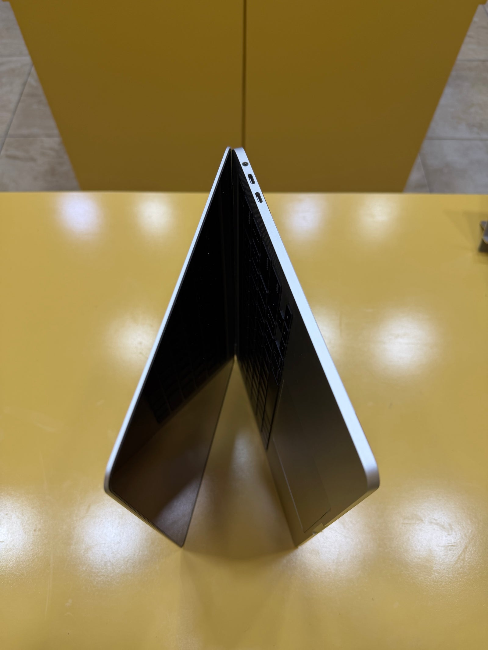 MacBook Pro 2020 "Core i5" (13-inch) (Used)
